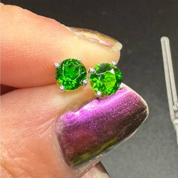 Chrome Diopside Stud Earrings, Solitaire Ring (Size 6) and Pendant Necklace - Picture 2 of 6
